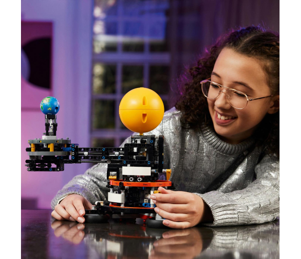 LEGO Technic 42179 Planeta Ziemia i Księżyc na orbicie - 1220588 - zdjęcie 11